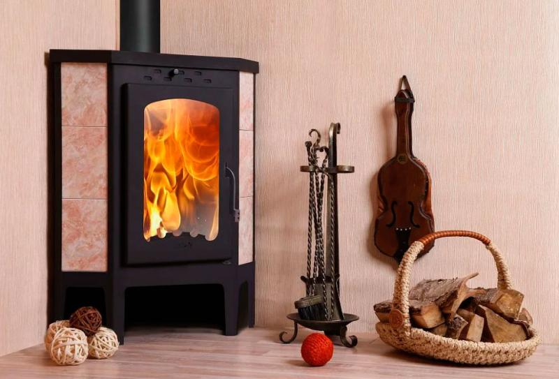 Как эффективно сэкономить на счетах за отопление с помощью камина